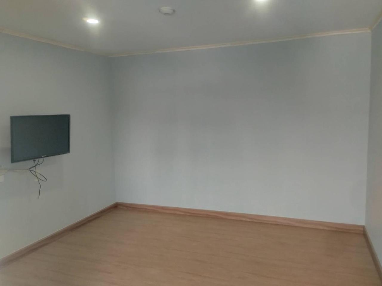 เปลี่ยนพื้นคอนโดใหม่ทั้งห้อง